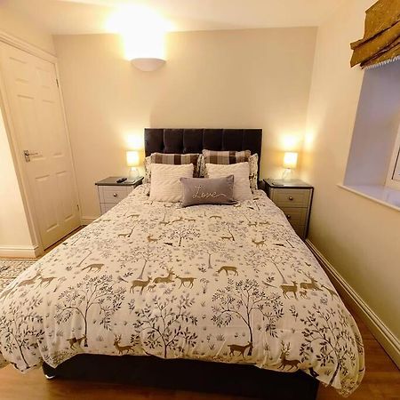 Cosy Central Modern Apartment Nantwich Kültér fotó